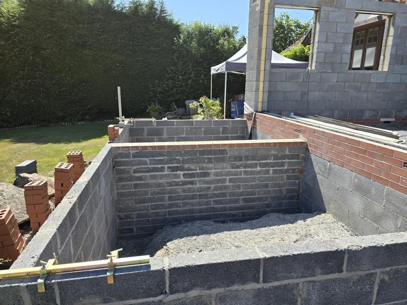 A blockwork foundation box A blockwork foundation box