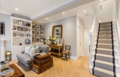 Sitting room with alcove shelving beside the stairs